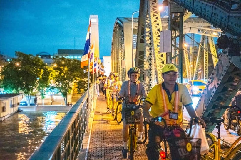 Bangkok by Night Cycling Tour with Street-food Meal - Why Bangkok Looks Different From a Bike Seat