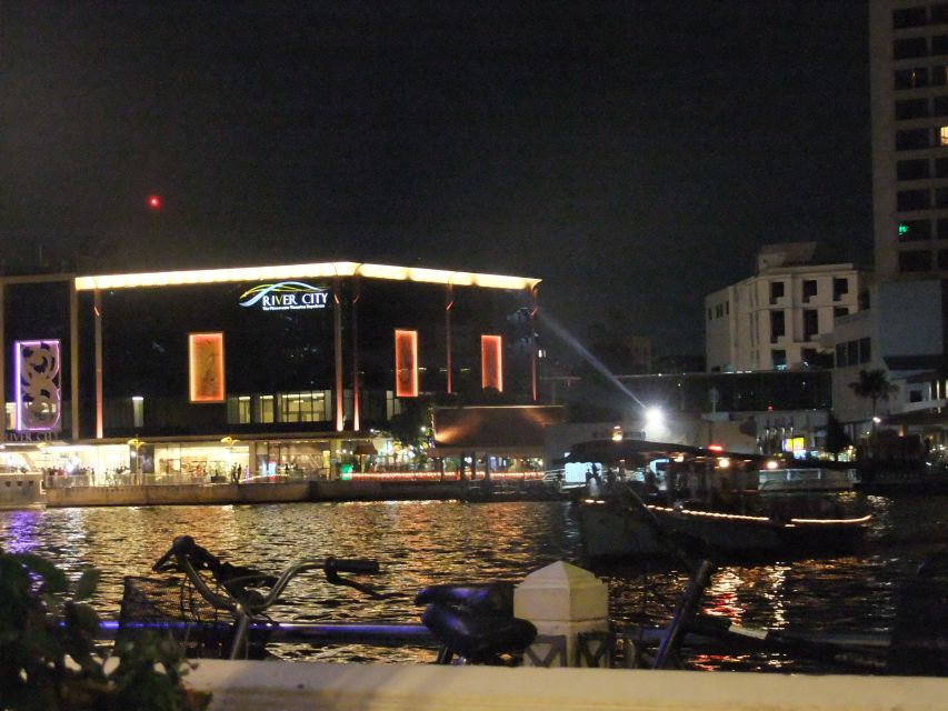 Bangkok by Night Cycling Tour with Street-food Meal - Thonburi After Dark: Local Life, Friendly Smiles, Less Tourist Noise