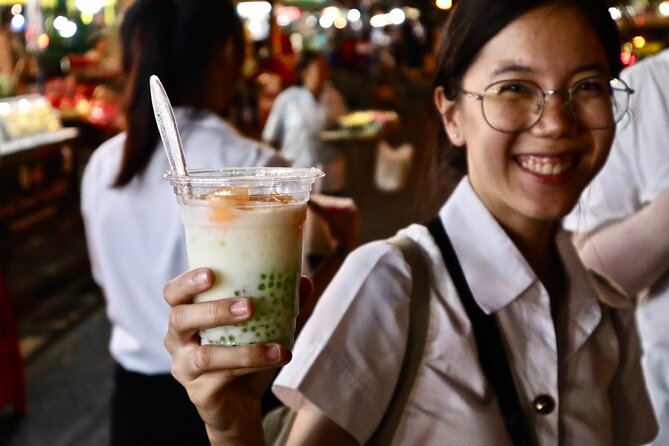 Bangkok by Night Food Tour with 10+ Tastings in Chinatown - Guides Jan or Ton: How the Best Part Becomes the Navigation and Stories