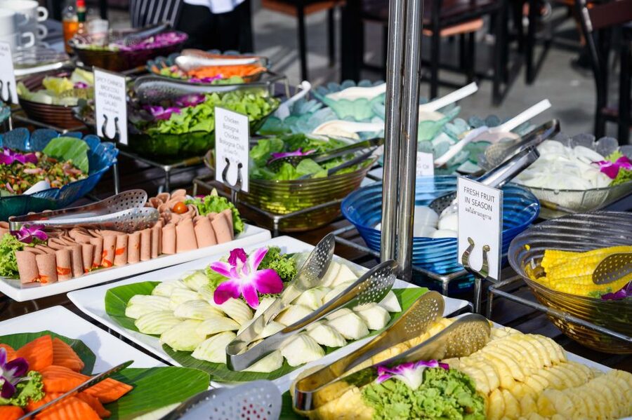 Bangkok: Calypso Cabaret & Dinner Cruise with Hotel Transfer - Service, drinks, and the onboard details you will actually notice