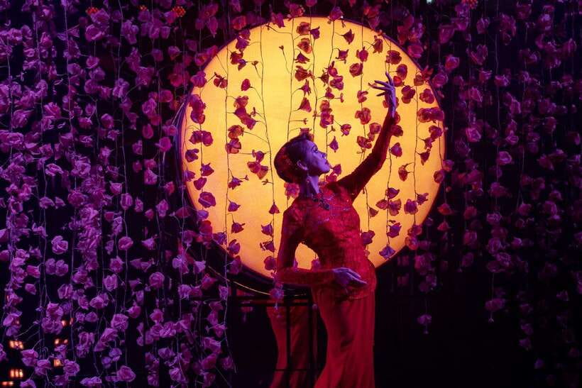 Bangkok: Calypso Cabaret Show with Thai Set Dinner - Arriving at Asiatique and Getting Into the Right Mood