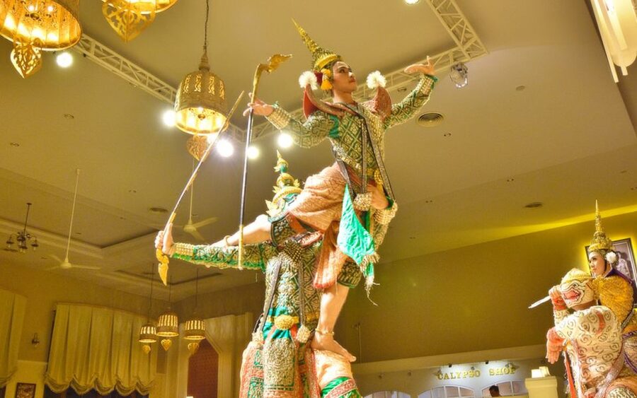 Bangkok: Calypso with Thai Classical Dance - Practical tips: ID, water, vegetarian, and kids