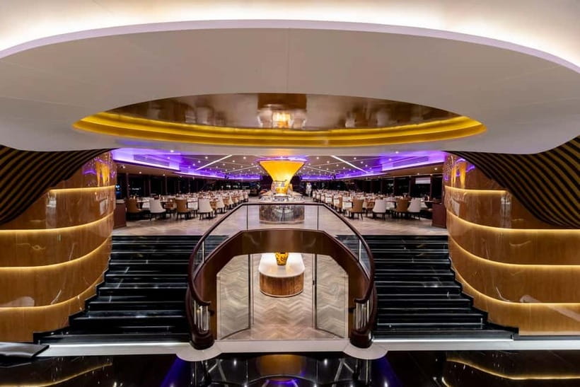 Bangkok: Celebrate New Year Opulence Dinner Cruise - Boarding lines and the “where do I sit?” problem