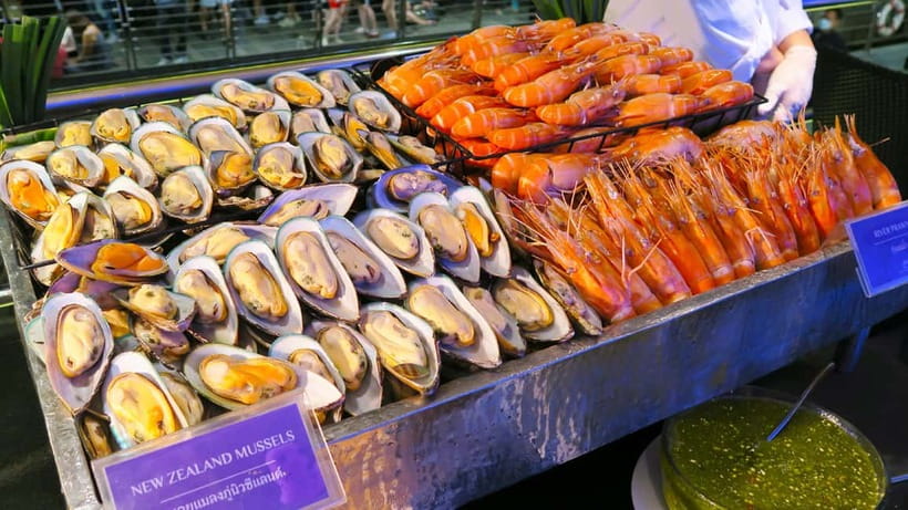 Bangkok: Chao Phraya Princess Dinner Cruise & Hotel Transfer - Live Music and the On-Boat Atmosphere