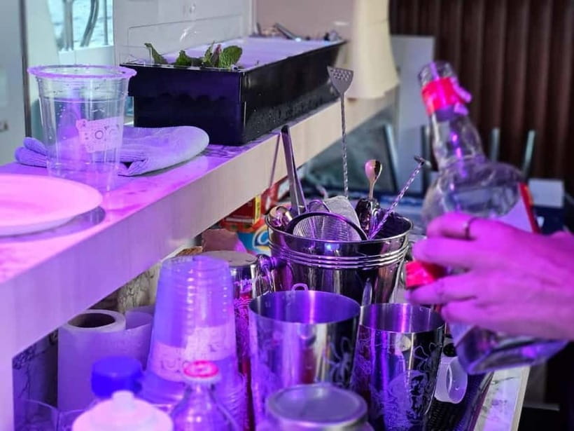 Bangkok : Chaophraya Booze Cruise – Drinks Onboard - Drinks and snacks onboard, with real menu prices