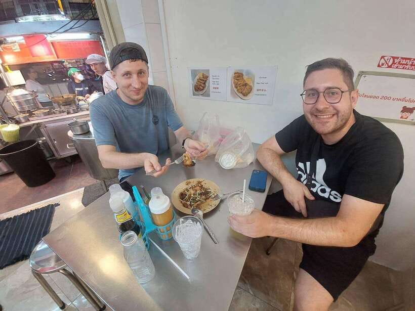 Bangkok: Chinatown Food Tour with Michelin Food Stalls - The sweet finish: Chinese desserts, buns or pancakes, and tea