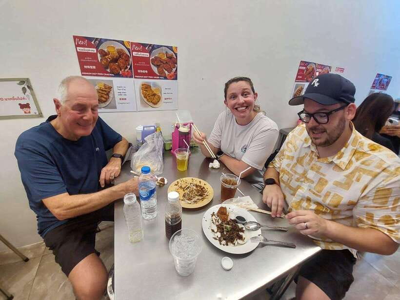 Bangkok: Chinatown Food Tour with Michelin Food Stalls - Practical tips that make the night smoother