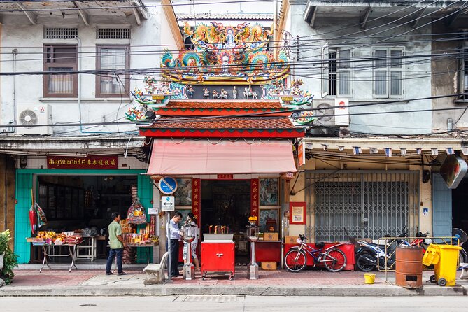 Bangkok Chinatown: Self-Guided Mystery Puzzle Quest - Getting started at Rong Muang, then finding the first clue