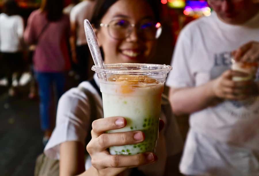 Bangkok: Chinatown Street Food Tour with 8+ Local Dishes - What you actually eat: 8+ tastings, spread over 6 stops
