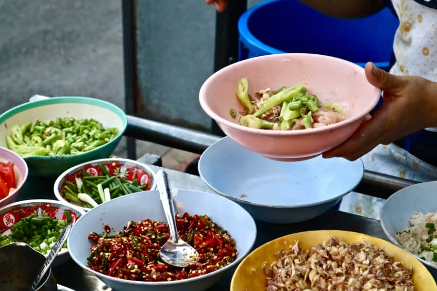 Bangkok: Chinatown Street Food Tour with 8+ Local Dishes - Pacing, comfort, and the umbrella you will actually need