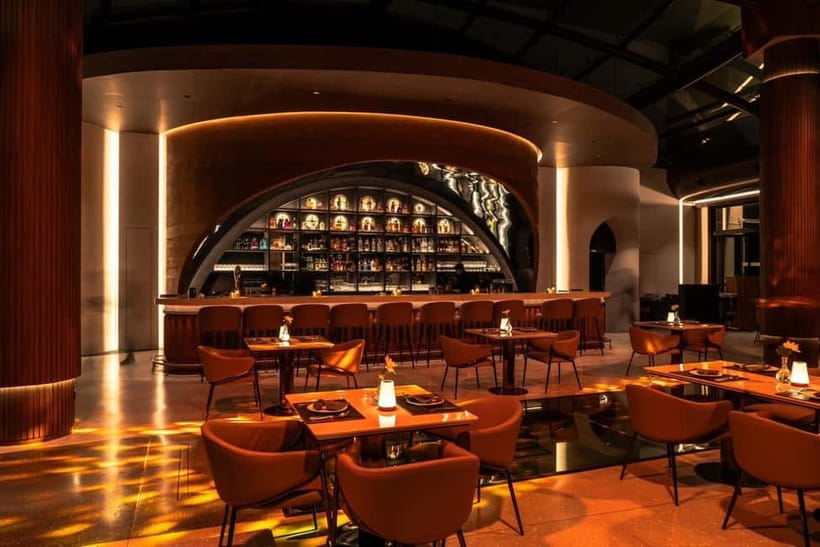 Bangkok: Cielo Sky Bar & Restaurant Rooftop - Atmosphere and service, why people keep pointing to the same things