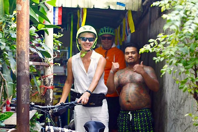 Bangkok City Bike Tour - Hotel-pickup & Lunch - Entering Bangkok neighborhoods the tourist loop usually skips