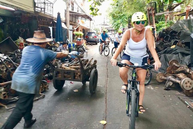 Bangkok City Bike Tour - Hotel-pickup & Lunch - Pak Khlong Flower Talat: flower market smells, colors, and quick photo time