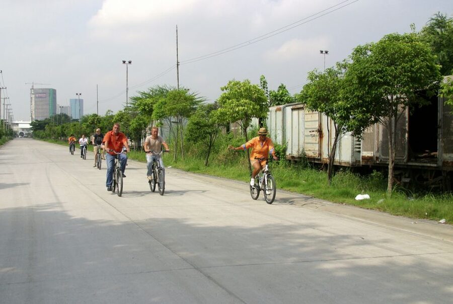 Bangkok: City Culture half-day Bike Tour - Talad Khlong Toei Market: Fresh Produce, Real Chaos, Great Photos