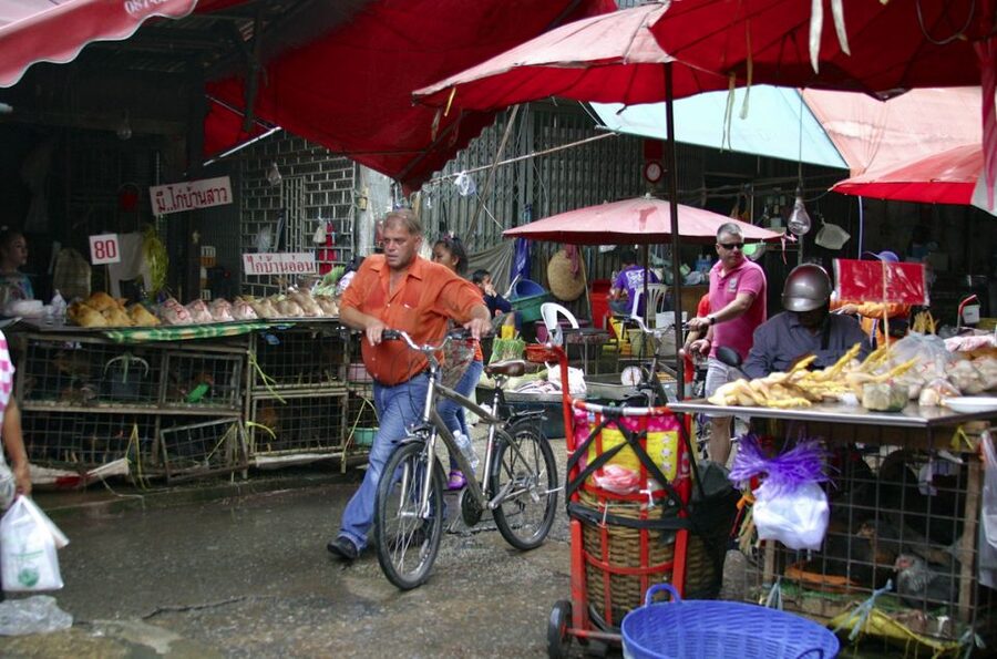 Bangkok: City Culture half-day Bike Tour - The Green Mile Viaduct and Wireless Road Views