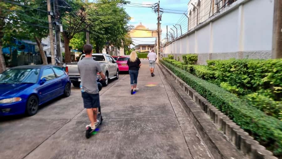 Bangkok: City Highlights Electric Scooter Tour - Scooters, Safety Gear, and What You Actually Get