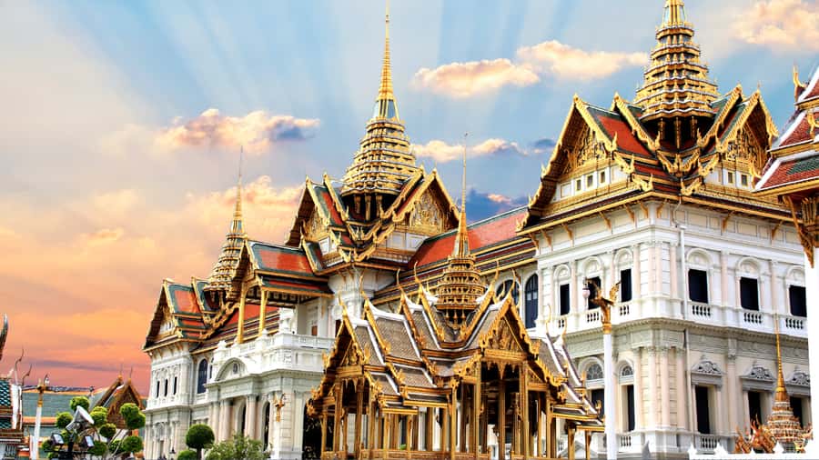 Bangkok: City Highlights Private Tour with Palace & Temples - Ratchadamnoen Avenue, old-city stops, and getting your bearings