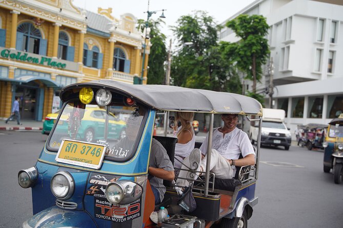 Bangkok: City Highlights Temple and Market Walking Tour - Wat Phra Chetuphon (Wat Pho) and the Reclining Buddha moment