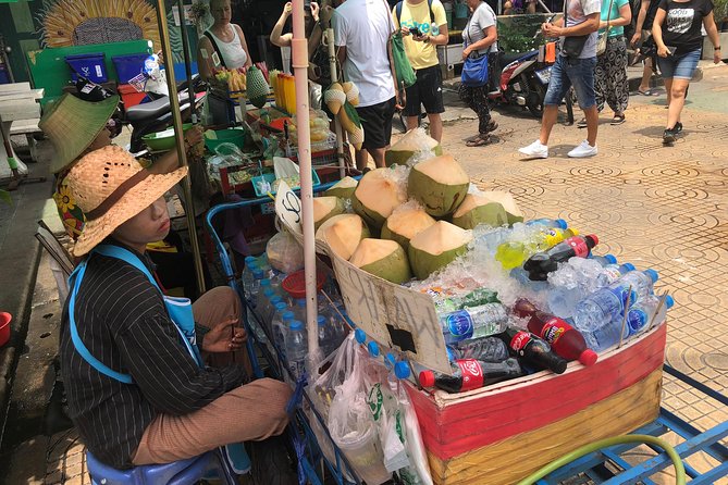 Bangkok: City Highlights Temple and Market Walking Tour - Guides Mina and Luke: the human factor that makes it better