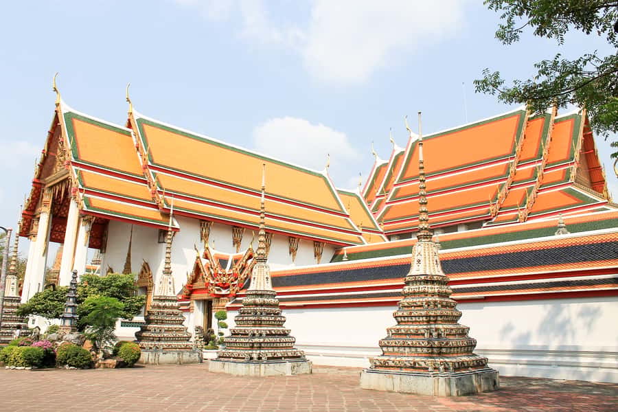 Bangkok: City Highlights Temple and Market Walking Tour - How the guide makes the difference (Air, Mina, Kiwi, and more)