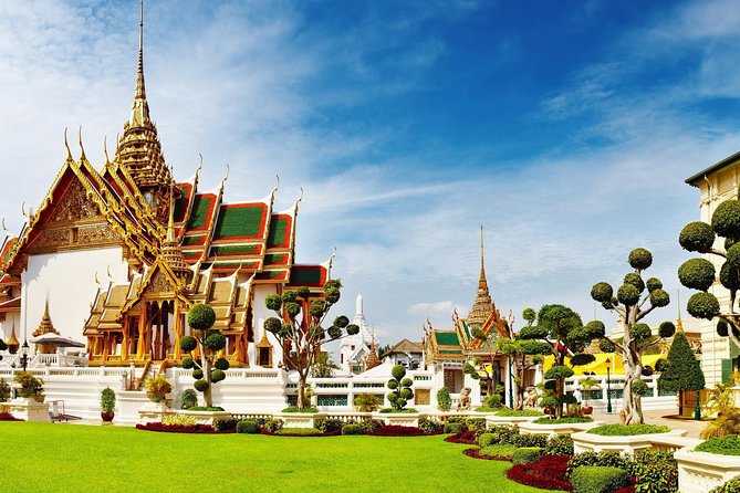 Bangkok: City Highlights Temple and Market Walking Tour - Meeting at River City Bangkok and how the route stays efficient