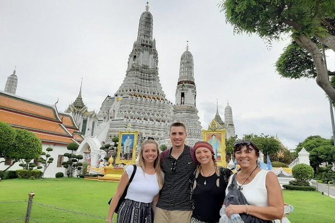 Bangkok City Sightseeing Tour with Grand Palace Private - Wat Traimit in Chinatown: a bright start on Yaowarat Road