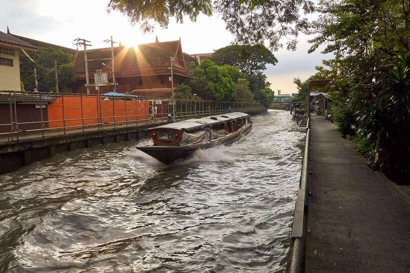 Bangkok Classic Discovery - Wat Saket and Rajadamnern Stadium: viewpoints, then local grit
