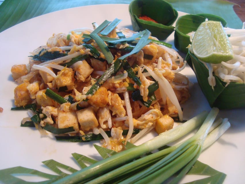 Bangkok: Cook authentic Thai food with Smart Cook - Green Curry Paste to Curry: Pha Naeng and Kao-soi Included