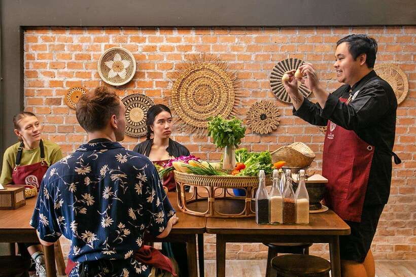 Bangkok: Cooking Class with Market Visit & Tuk Tuk Ride - The market visit: how you learn what Thai cooking starts with