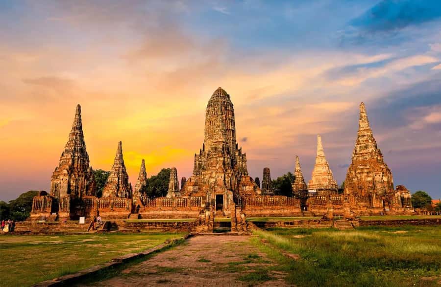 Bangkok: Damnoen Saduak and Ayutthaya Private Day Trip - A one-day loop that feels like two different Thailand moods