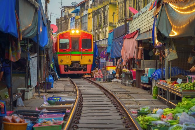 Bangkok: Damnoen Saduak and Maeklong Railway Market Japanese tour - Bangkok market magic, without the logistics headache