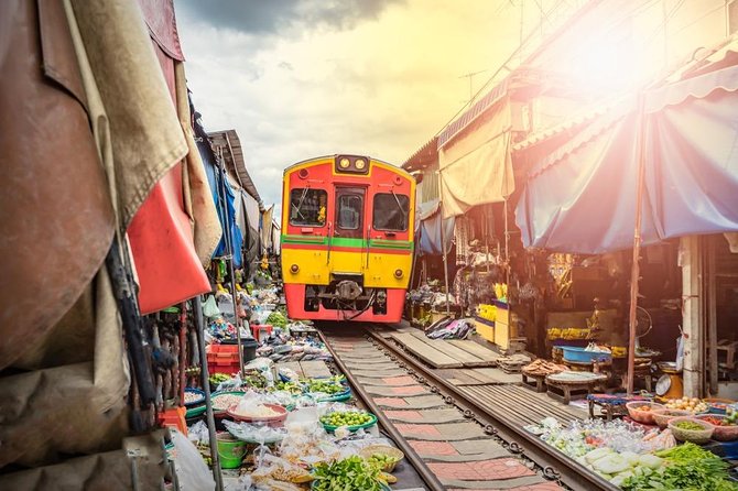 Bangkok: Damnoen Saduak and Maeklong Railway Market Japanese tour - Meeting point and timing: the part that can make or break your day