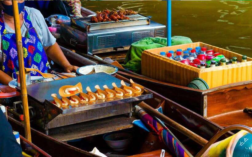 Bangkok: Damnoen Saduak and Train Market with Boat Ride - Getting there smart: CentralWorld meeting point and best departure