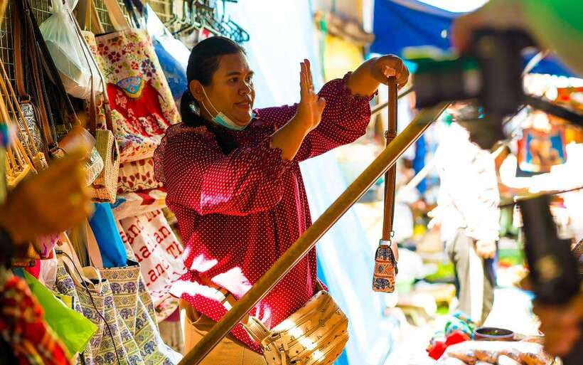Bangkok: Damnoen Saduak and Train Market with Boat Ride - Price and value: is $27 a good deal?