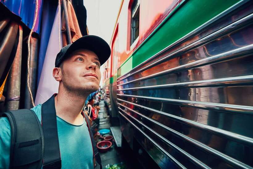 Bangkok: Damnoen Saduak Market and Maeklong Railway Market - The train passing through: the moment you should prepare for