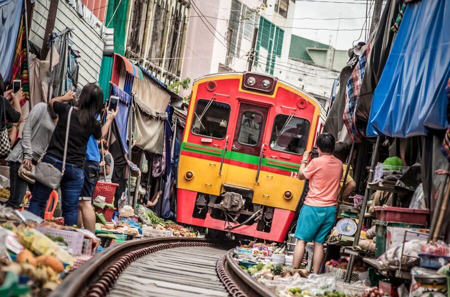 Bangkok: Damnoen Saduak, Train Market & Mahanakhon Day Trip - Price and Value: Why It Often Feels Like a Win