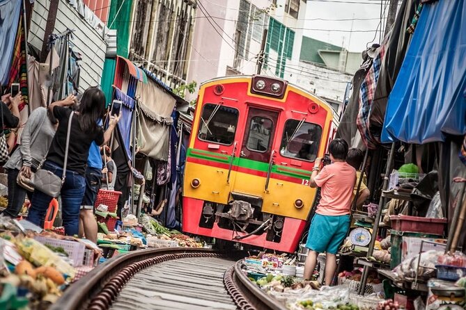 Bangkok Damnoen Saduak, Train Market, Mahanakhon Skywalk - A 9 AM start that saves you from planning headaches