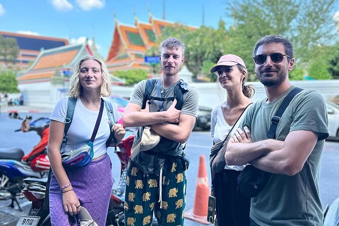 Bangkok Day Tour: Food, Temple & Tuk-Tuk - The “hidden” arts-and-crafts photo stop: a break from big landmarks