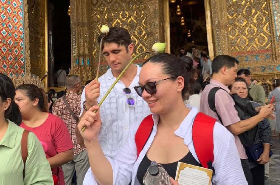 Bangkok Day Tour: Food, Temple & Tuk-Tuk - Tuk-tuk comfort and what to bring for a sunny half-day