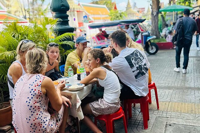 Bangkok Day Tour: Food, Temple & Tuk-Tuk - Pickup and drop points, so you do not lose time crossing town