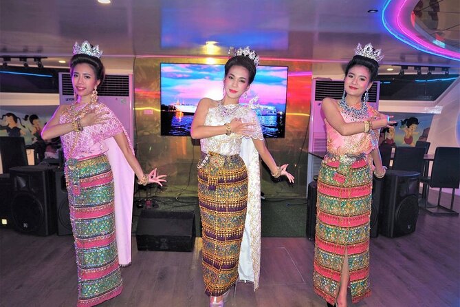 Bangkok Dinner Cruise with Intl Buffet, Live Music & Hotel Pickup - Why the licensed guide and private transfer matter more than you think