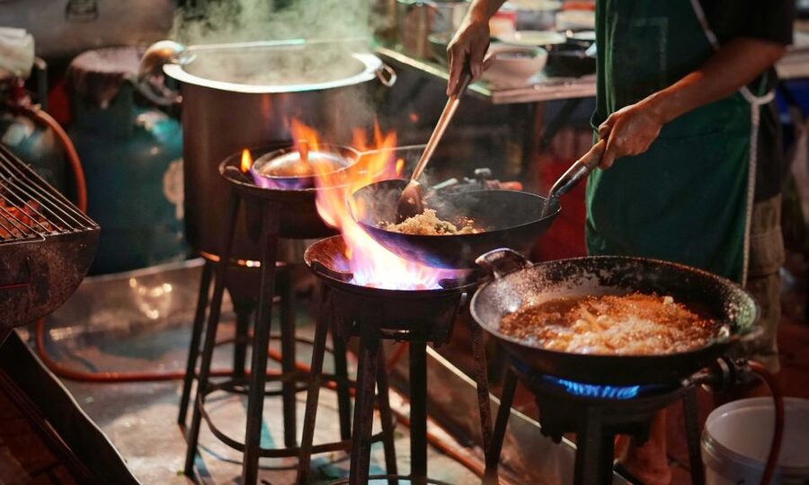 Bangkok: Discover a Taste of Chinatown – 2 Hr Walking Tour - Meeting Wat Mangkon and starting with the right kind of focus