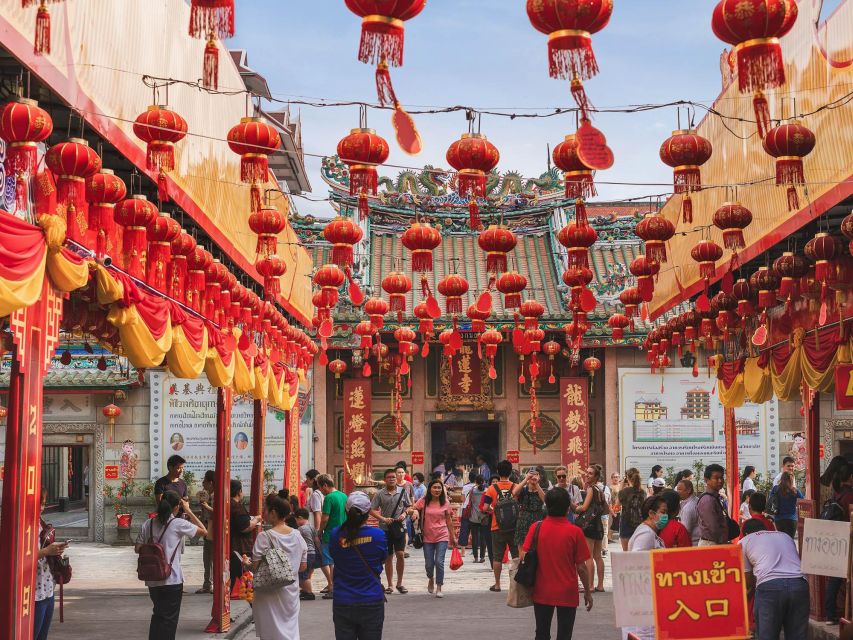 Bangkok: Discover a Taste of Chinatown – 2 Hr Walking Tour - Temple side notes, prayer customs, and why this matters (when it happens)