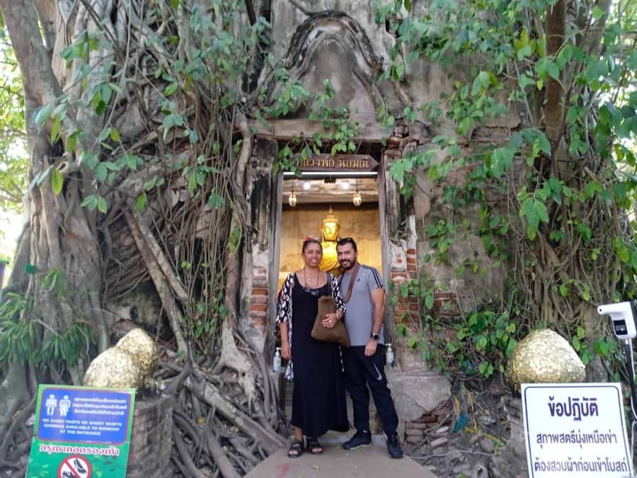Bangkok: Dragon Temple, Roots Temple and Amphawa in spanish - Amphawa Floating Market by Canal Boat: Food Time, Fireflies, and Real Boats