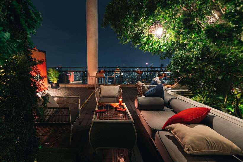 Bangkok: Enjoy Fine Thai Food with Panoramic Rooftop Views - Your 90-Minute Flow, From Arrival to Rooftop Relaxing