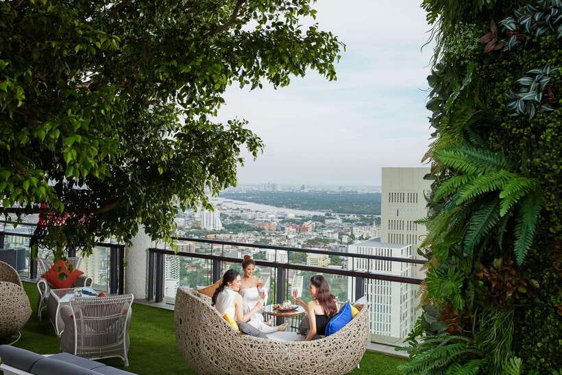 Bangkok: Enjoy Fine Thai Food with Panoramic Rooftop Views - Thai Food With an International Rooftop Feel