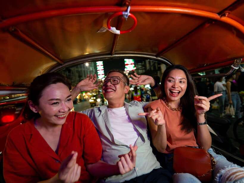 Bangkok: Evening Tour with Wat Arun, Wat Pho & Tuk Tuk Ride - From Tha Tian Pier to the river: logistics that keep things smooth
