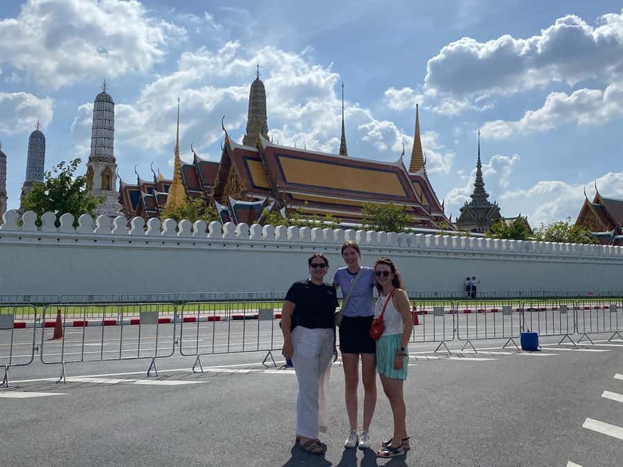 Bangkok: explore Wat Pho + tuk tuk sightseeing - Photo Stops that map the city: Phra Sumen Fort to Khao San Road