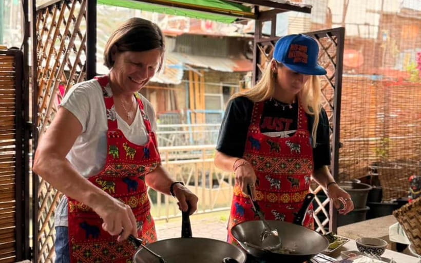 Bangkok: Favourite Thai Flavors Cooking Class by Smart Cook - Bangkok Teak-House Kitchen and the Small-Group Feel