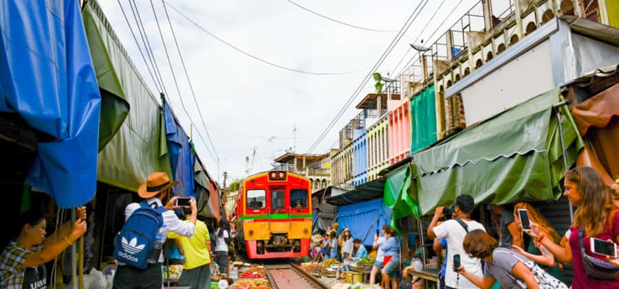 Bangkok: Floating & Maeklong Markets Tour by Private Charter - Pickup points: how to start the day without stress